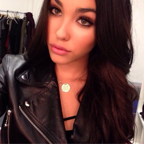 Madison Beer taking a selfie