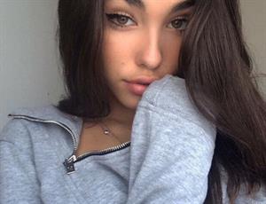 Madison Beer taking a selfie