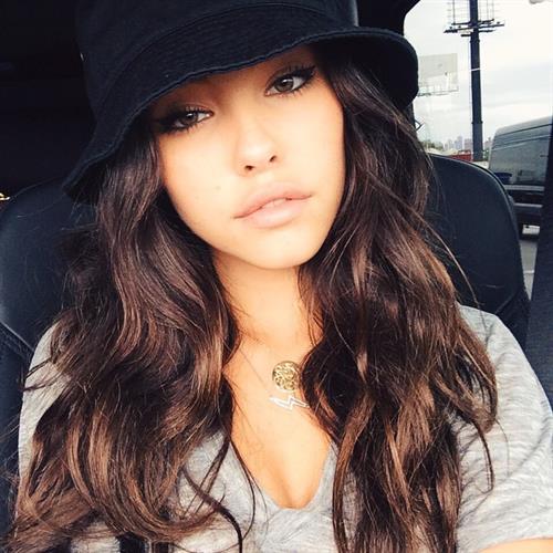 Madison Beer taking a selfie