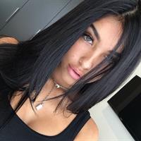Madison Beer taking a selfie