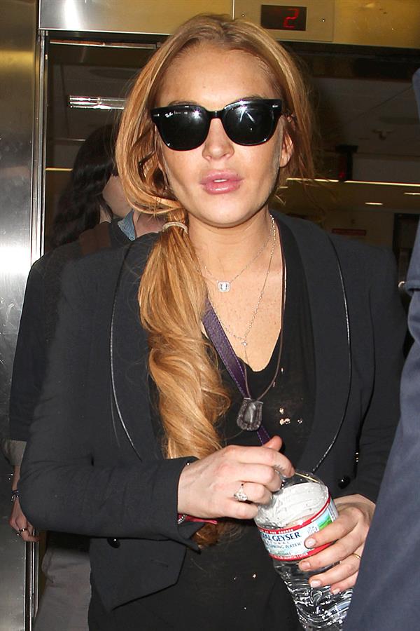 Lindsay Lohan - Los Angeles International Airport (10.04.2013) 