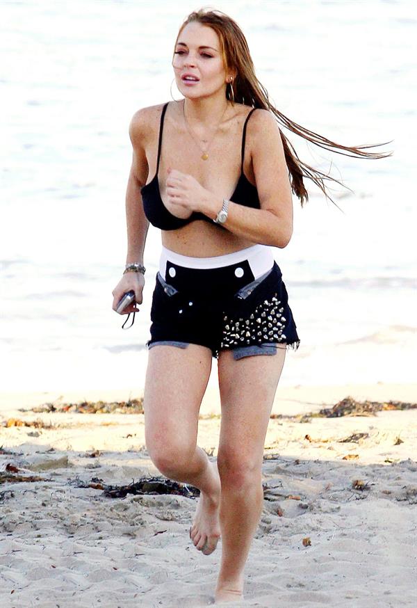 Lindsay Lohan - arriving to the beach in Malibu - August 12, 2012