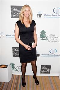 Lisa Kudrow Attends An Unforgettable Evening at Regent Beverly Wilshire Hotel (02.05.2013) 