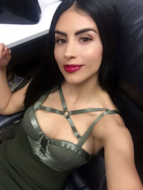 Jessica Cediel taking a selfie