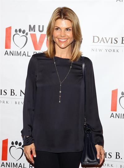Lori Loughlin Makeovers For Mutts Fundraiser (March 14, 2013) 