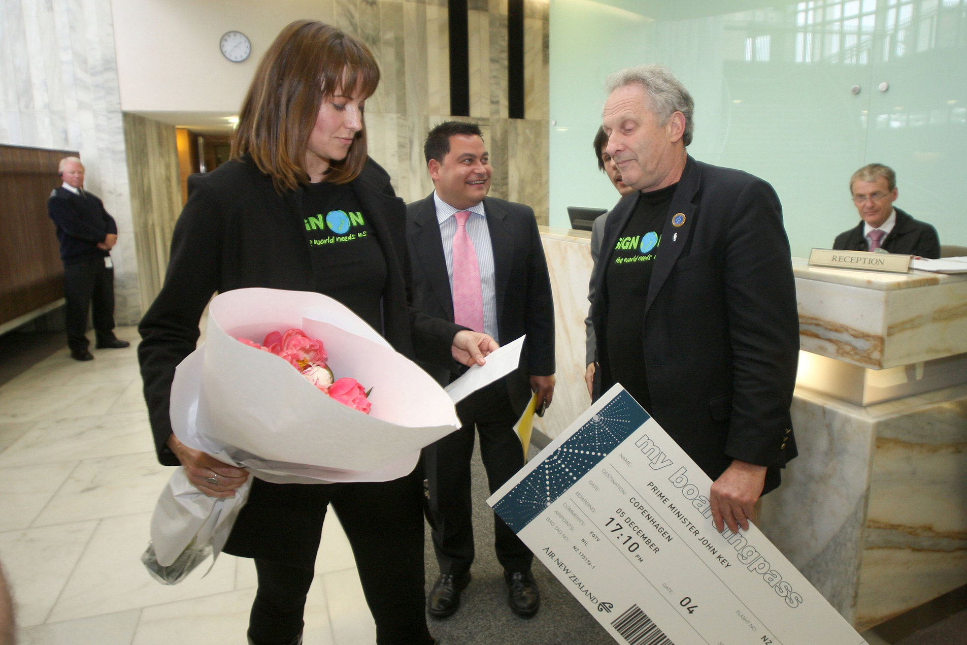 Lucy Lawless - $5,000 check for NZ PM John Key 11/18/09  