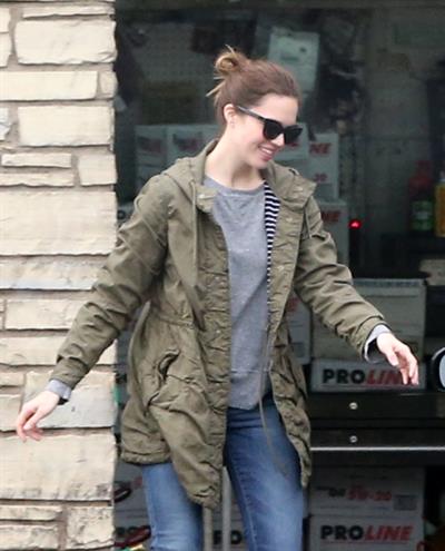Mandy Moore - Stops at a star certified smog check station to pump up her tires in Los Feliz (02.02.2013) 