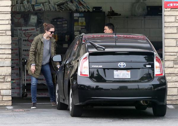 Mandy Moore - Stops at a star certified smog check station to pump up her tires in Los Feliz (02.02.2013) 