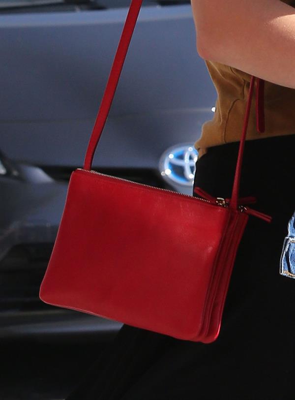 Mandy Moore outside the Coffee Commissary in West Hollywood October 3, 2012 