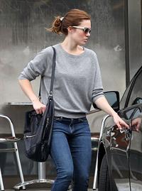 Mandy Moore - Stopping By A Dry Cleaners - August 25, 2012