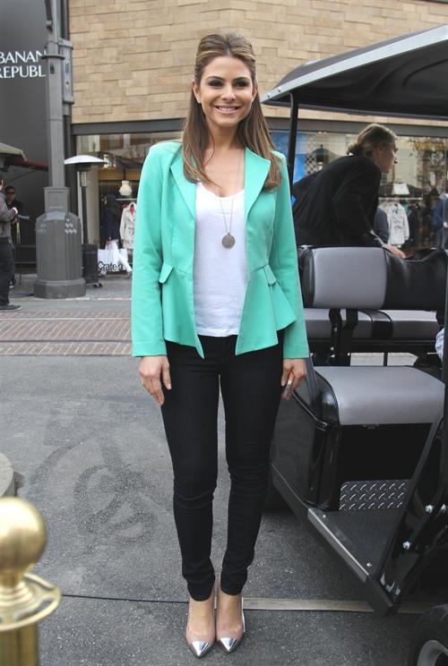 Maria Menounos on the set of Extra at The Grove in LA 1/9/13 
