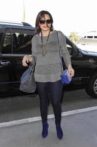 Mariska Hargitay Arrives at LAX Airport in Los Angeles (November 11, 2013) 