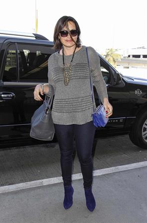 Mariska Hargitay Arrives at LAX Airport in Los Angeles (November 11, 2013) 