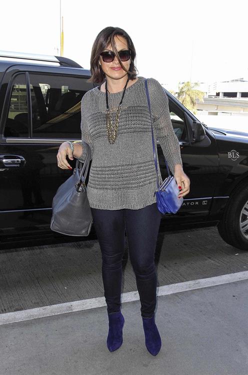 Mariska Hargitay Arrives at LAX Airport in Los Angeles (November 11, 2013) 
