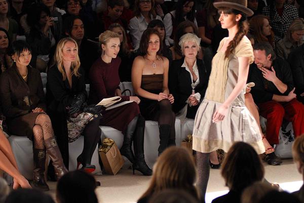 Melissa George 'Nicole Miller' Fashion Show - Mercedes Benz Fashion Week (February 2, 2007) 