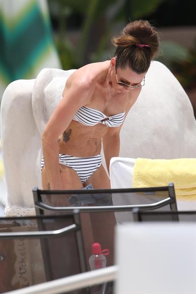 Michelle Heaton Filming a fitness show on Miami Beach, Florida (May 21, 2013) 