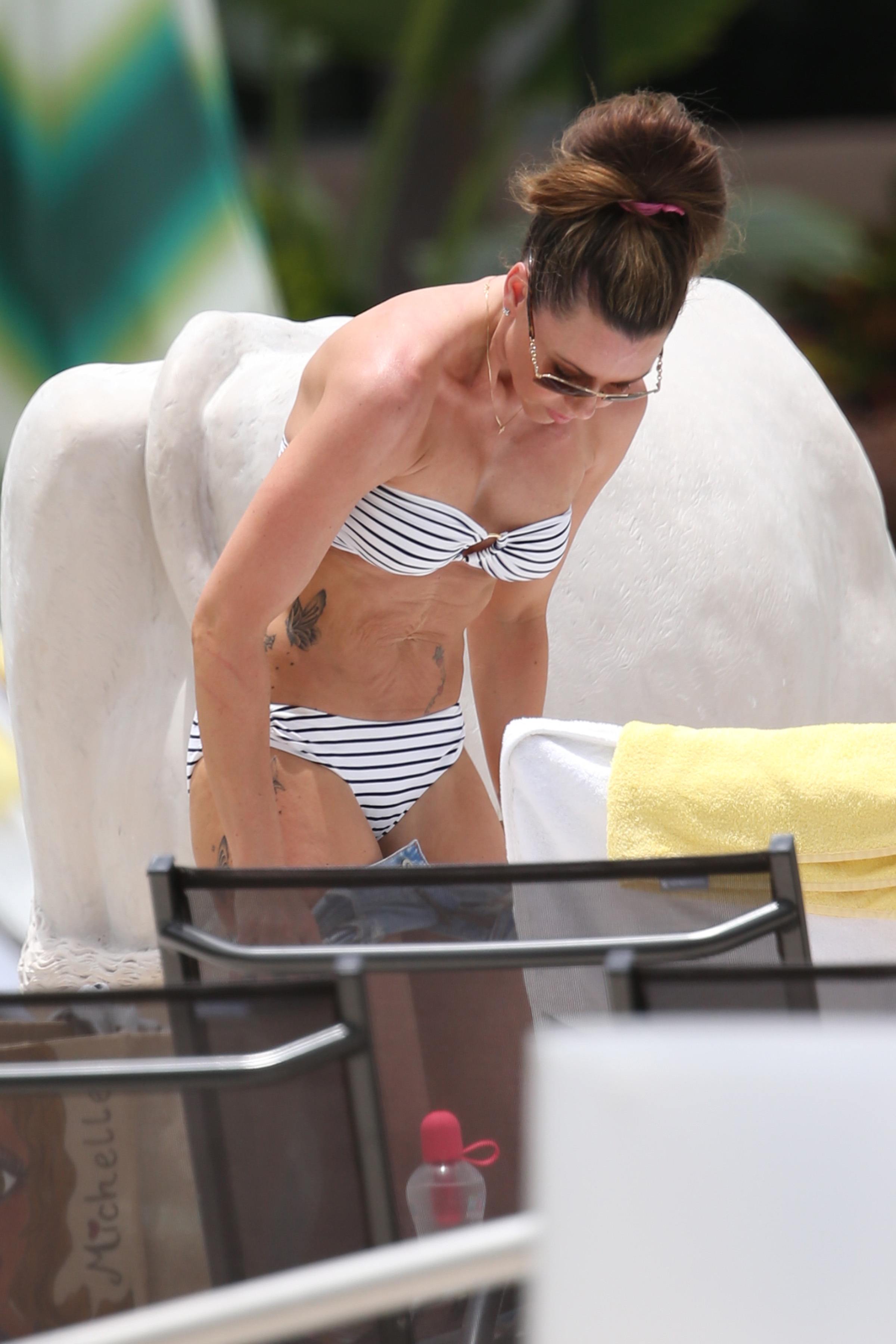 Michelle Heaton Bikini Pictures Michelle Heaton Filming a fitness show on Miami Beach, Florida (May 21, 2013)