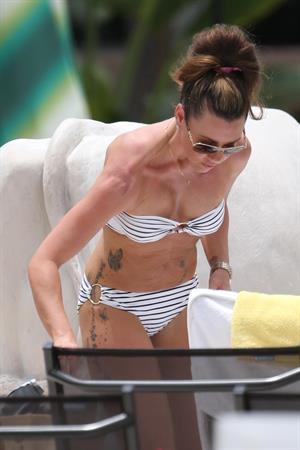 Michelle Heaton Filming a fitness show on Miami Beach, Florida (May 21, 2013) 