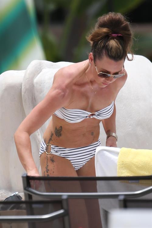 Michelle Heaton Filming a fitness show on Miami Beach, Florida (May 21, 2013) 