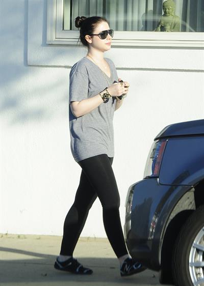 Michelle Trachtenberg shopping in Beverly Hills 9/12/13
