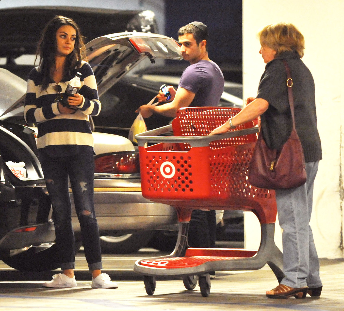 Mila Kunis - Caught with her mother and a shopping cart on a parking place in Los Angeles (04.02.2013) 