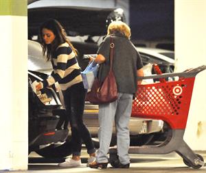 Mila Kunis - Caught with her mother and a shopping cart on a parking place in Los Angeles (04.02.2013) 