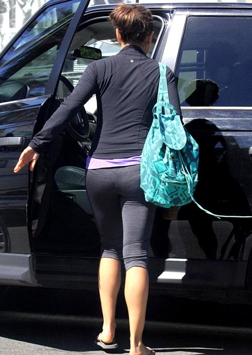 Mila Kunis Heading to the gym in Studio City - August 27, 2012 