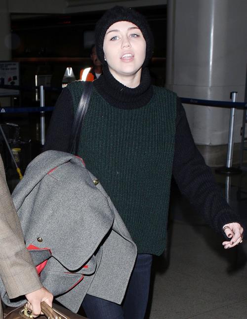 Miley Cyrus LAX airport 11/20/12 