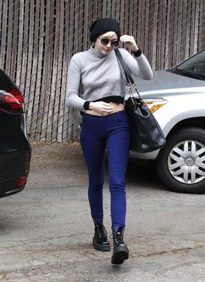 Miley Cyrus Arrives at an office building in Beverly Hills (November 15th, 2012) 