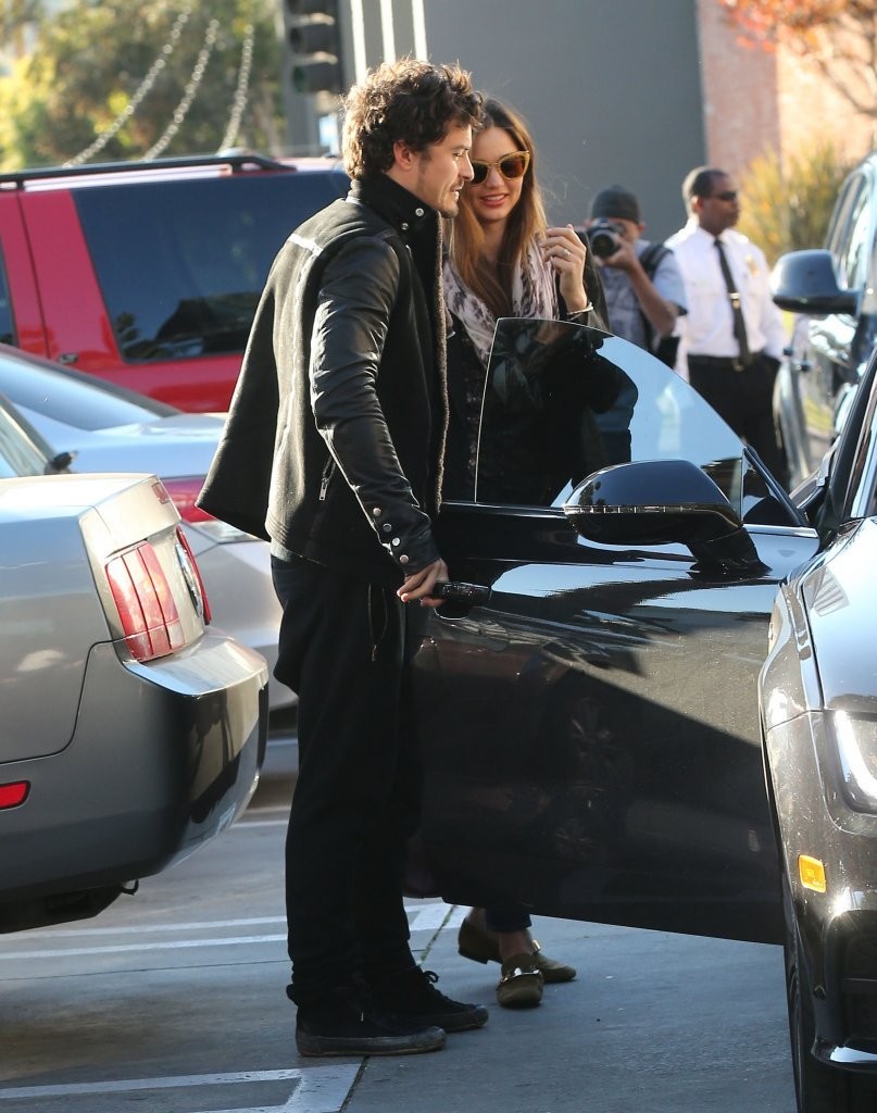 Miranda kerr outside a spa in LA on January 4th 2013  