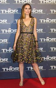 Natalie Portman  Thor: The Dark World  Premiere in Paris 10/23/2013 