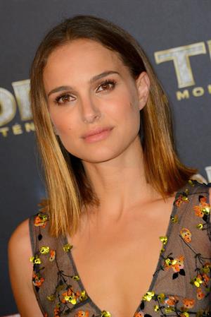 Natalie Portman  Thor: The Dark World  Premiere in Paris 10/23/2013 