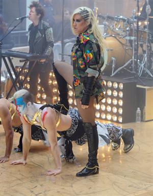 Kesha Performs on the Today Show in New York City (November 20, 2012) 