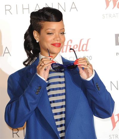 Rihanna Westfield Stratford Lights London Switch On (November 19, 2012) 