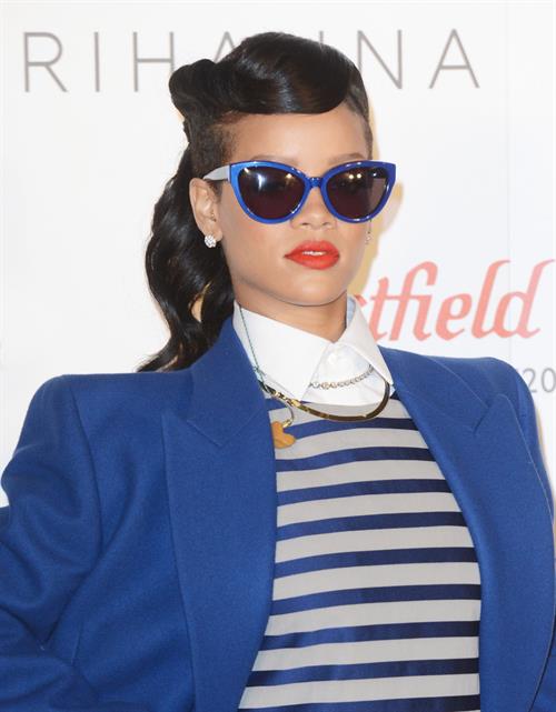 Rihanna Westfield Stratford Lights London Switch On (November 19, 2012) 