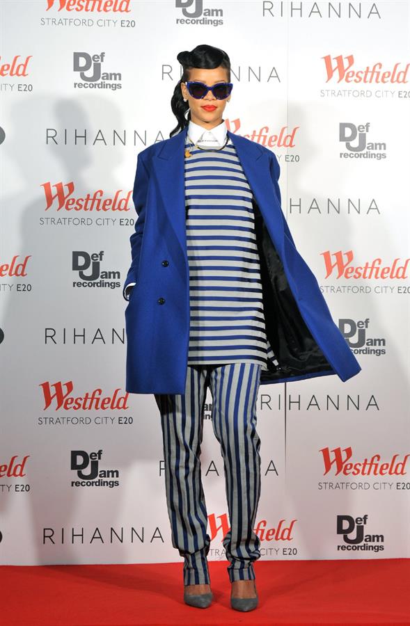 Rihanna Westfield Stratford Lights London Switch On (November 19, 2012) 