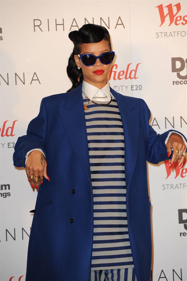 Rihanna Westfield Stratford Lights London Switch On (November 19, 2012) 