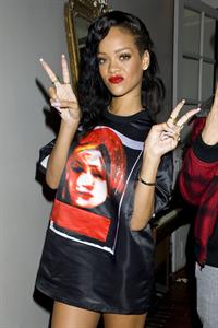 Rihanna backstage/performing during 777 Tour in Paris 11/17/12 