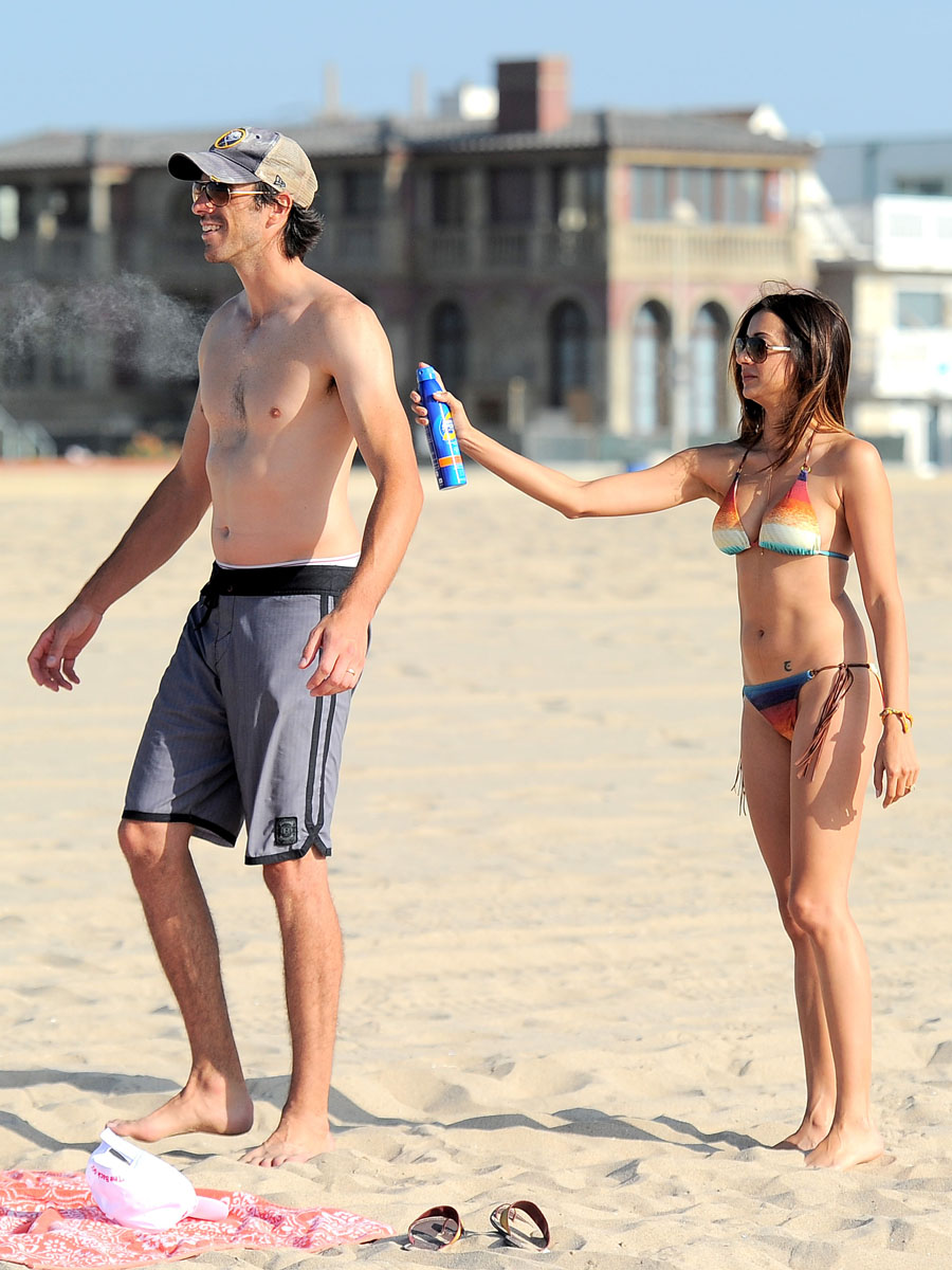 Noureen DeWulf bikini candids at Redondo Beach 10/8/12 