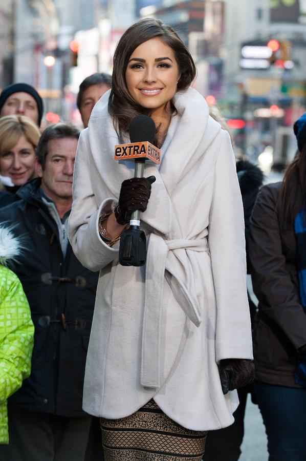Olivia Culpo Visits 'Extra' in NYC (Jan 3, 2013) 