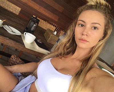 Bryana Holly taking a selfie