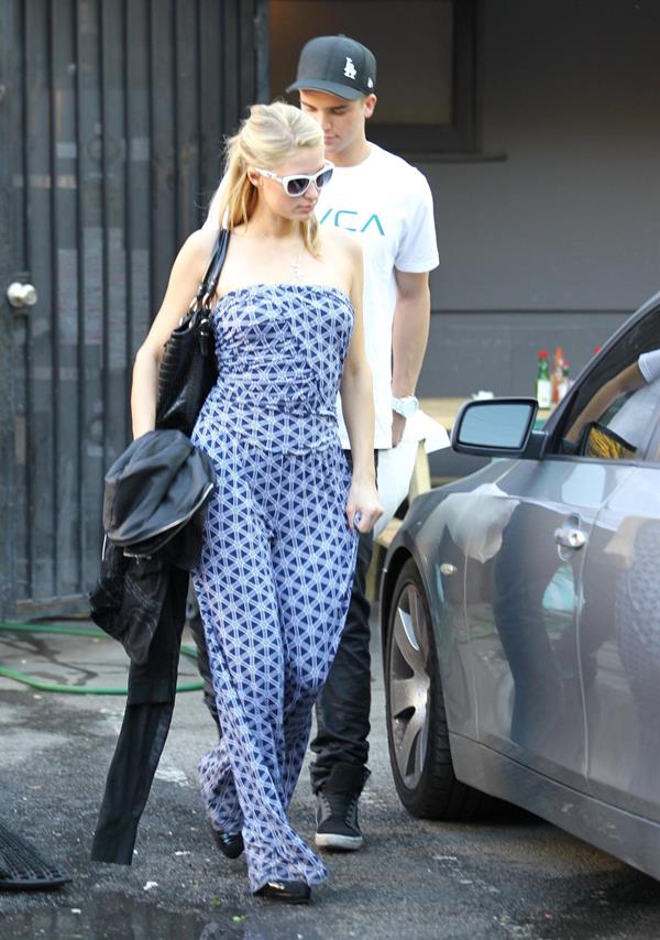 Paris Hilton out And About in Beverly Hills 01.03.13 