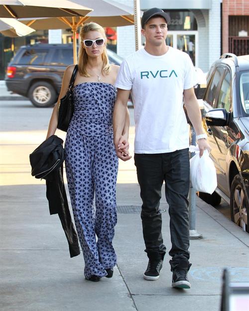 Paris Hilton Pictures Paris Hilton out And About in Beverly Hills 01.03.13