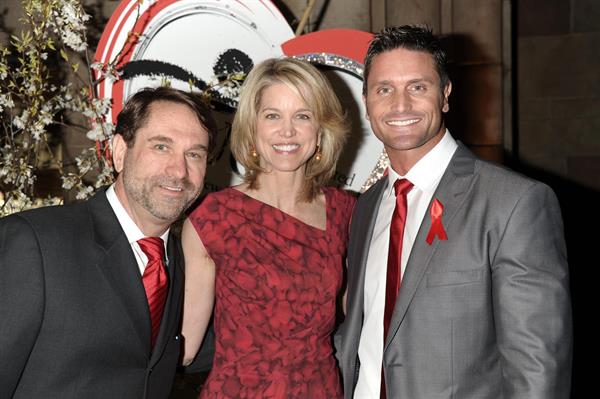 Paula Zahn Attends The 10th Annual Women Who Care Luncheon - NYC - May 5, 2012 