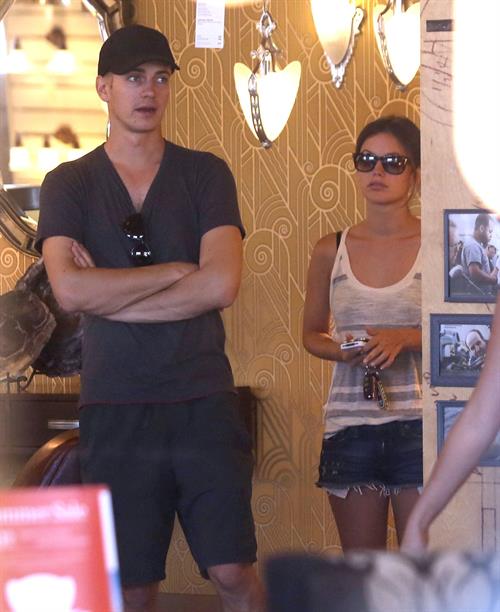 Rachel Bilson Pictures Rachel Bilson - Goes for some shopping with Hayden in L.A. (July 14, 2012)