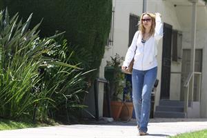 Rachel McAdams throws out the trash in Beverly Hills August 3, 2012