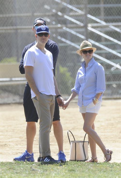 Reese Witherspoon Plays football with husband in Los Angeles (May 11, 2013) 