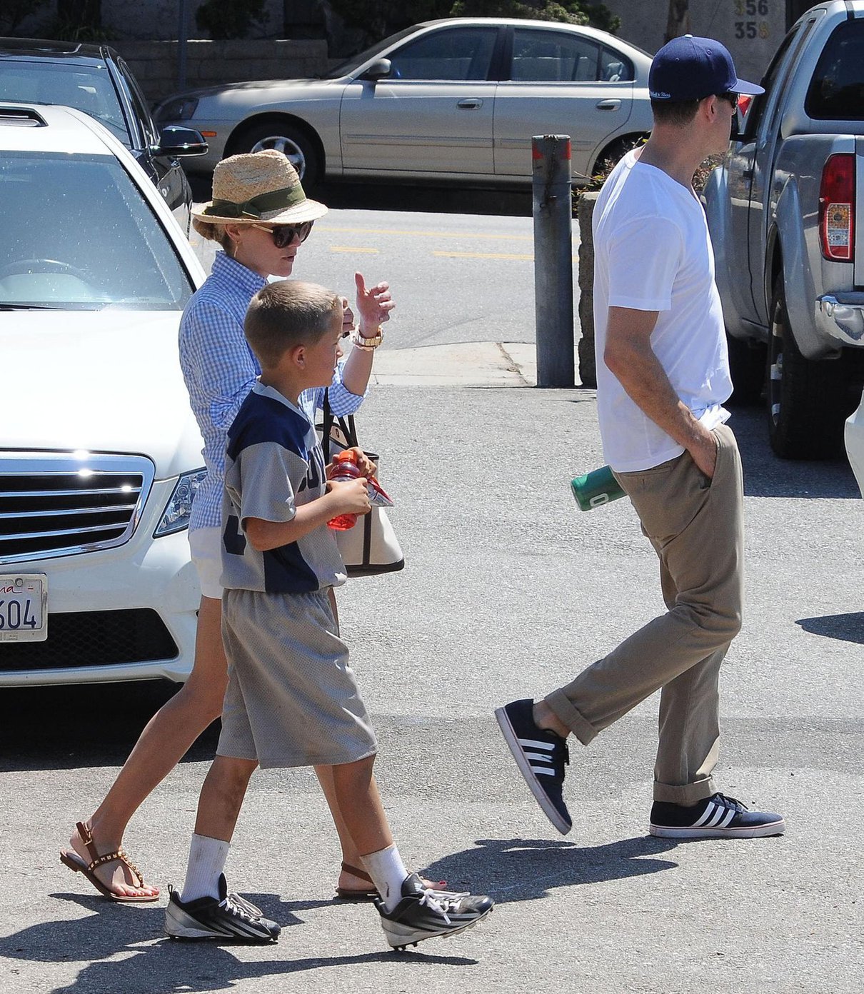 Reese Witherspoon Pictures Reese Witherspoon Plays football with husband in Los Angeles (May 11, 2013)