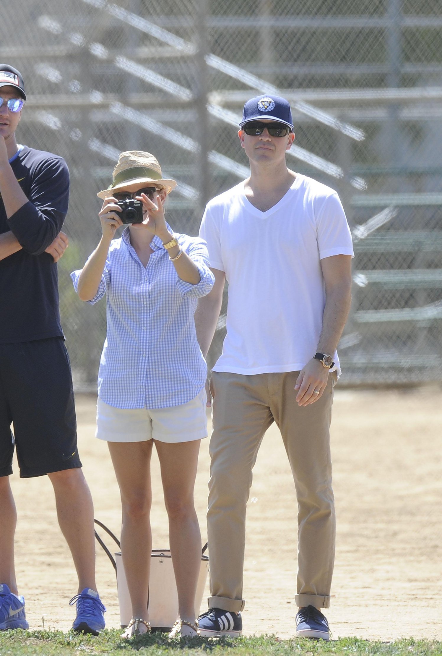 Reese Witherspoon Pictures Reese Witherspoon Plays football with husband in Los Angeles (May 11, 2013)
