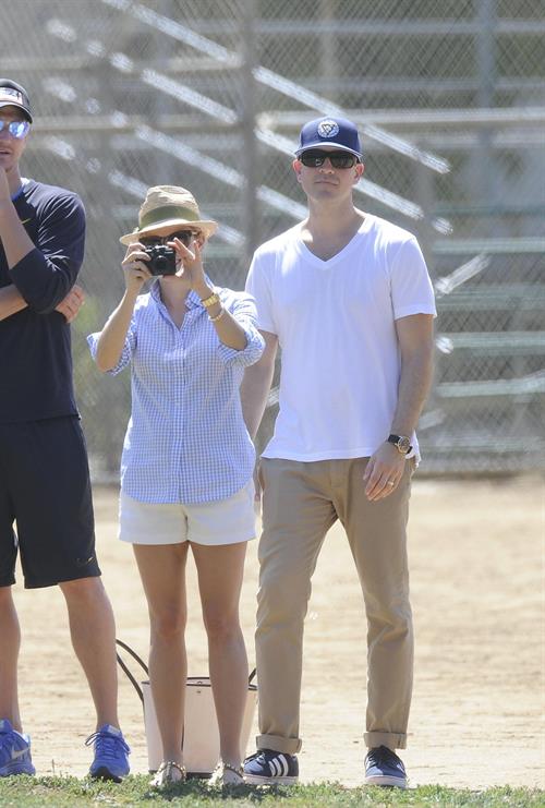 Reese Witherspoon Plays football with husband in Los Angeles (May 11, 2013) 